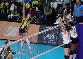 Fenerbahçe'yi yenen VakıfBank şampiyon oldu