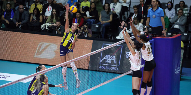 Fenerbahçe'yi yenen VakıfBank şampiyon oldu