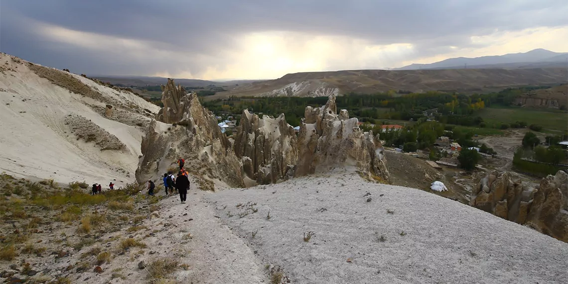 Vanin kapadokyasina ziyaretci akini 7750 dhaphoto1 - kültür ve sanat - haberton