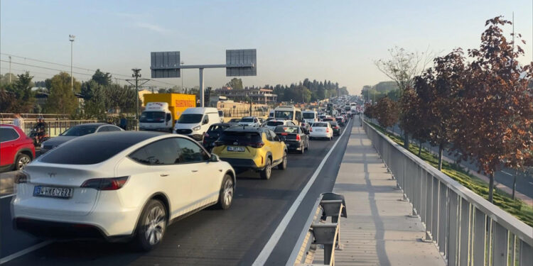 Vatan Caddesi trafiğe kapatıldı