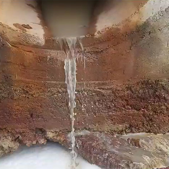 Yağmur suyu rögarına kimyasal madde boşaltıldığı iddiası