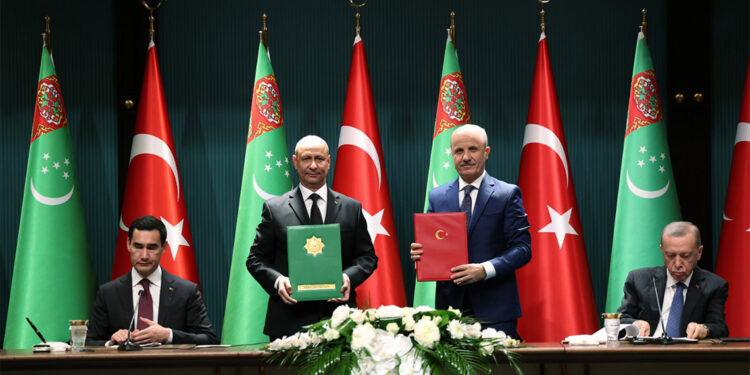 YÖK ve Türkmenistan arasında ortak diploma anlaşması