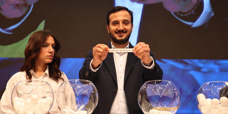 ‘Futbolun Babaları' halı saha turnuvasının kura çekimi yapıldı