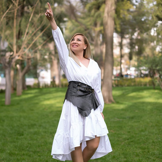 Ritüel çalışmaları ile tanınan Kişisel Gelişim Uzmanı ve Yaşam Koçu Nazlı Baç, hayata, yaşamsal enerjiye ve ritüellere dair merak edilen soruları en içten duygularıyla Haberton’a cevapladı.