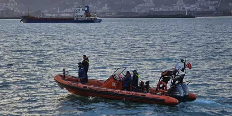 11 denizciyi arama çalışmaları devam ediyor