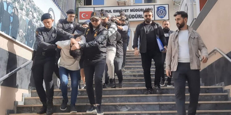 14 kişilik kalaşnikoflu gasp şebekesi yakalandı