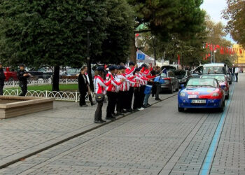 17. Doğu-Batı Dostluk Rallisi Sultanahmet'te start verdi