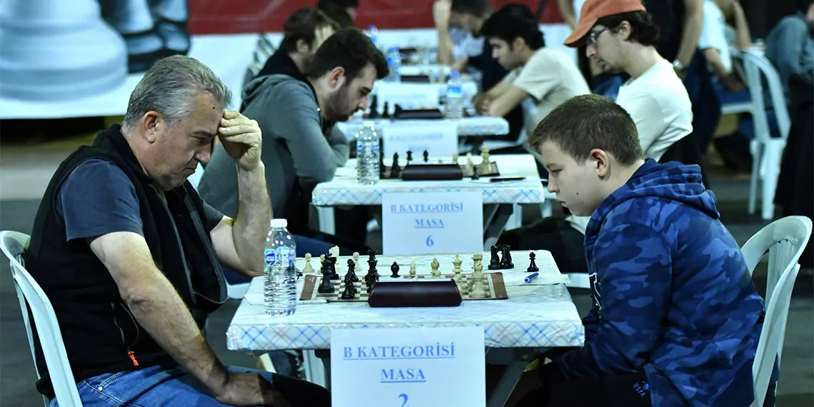 29 ekim satranç turnuvası'nda ödüller sahiplerini buldu