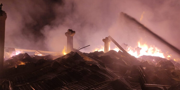 Depo yangınında 3 bin ton pamuk kül oldu