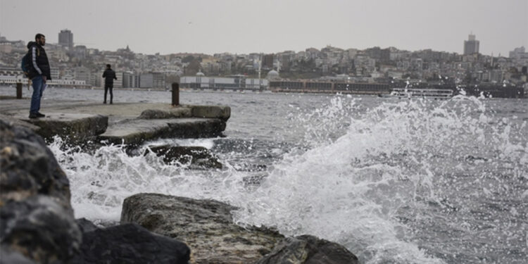 AKOM’dan İstanbul için fırtına uyarısı