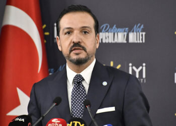 Anayasa değişikliği adımının parçası olmayacağız