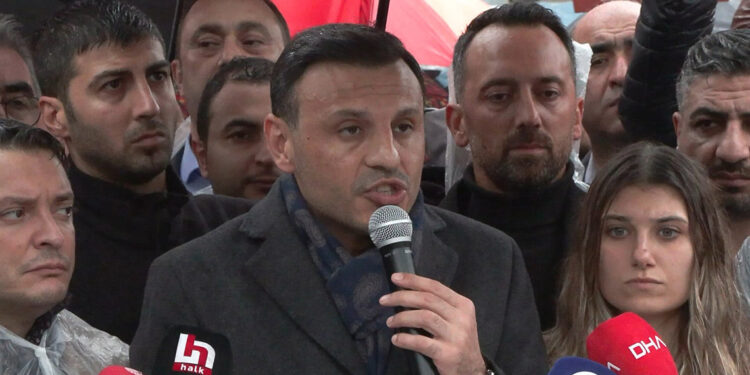 Anayasa'yı her gün savunmaya devam edeceğiz