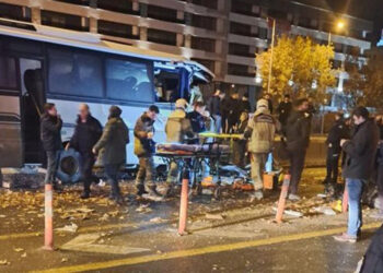 Ankara'da 3 aracın karıştığı zincirleme kaza: 1 ölü, 22 yaralı