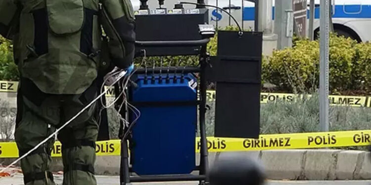 Ankara'da iki şüpheli paket patlatıldı