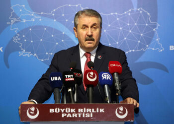 Asgari ücrette en az yüzde 10 refah payı da verilmeli