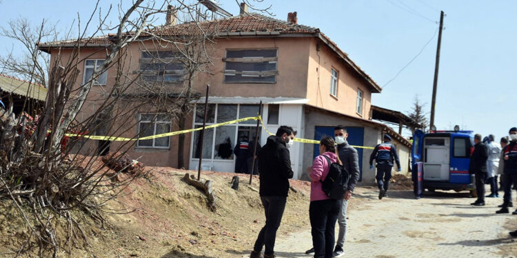 Aynı aileden 4 kişiyi öldüren sanığa, 4 kez müebbet hapis