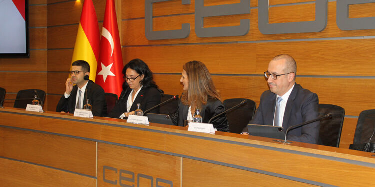 BBVA, İspanya'da yatırımcılara Türkiye tecrübelerini anlattı 