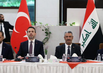 Bakan Bayraktar, Irak'ta Türk şirketleri ile bir araya geldi