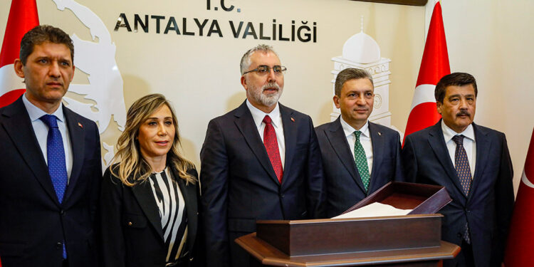 Bakan Işıkhan, mesleki eğitim iş birliği protokolünü imzaladı