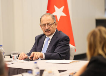 Bakan Özhaseki, Çevre Komisyonu üyeleriyle görüştü
