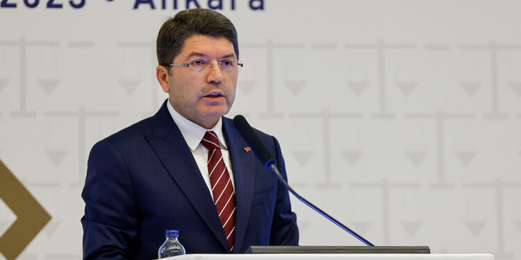 Bakan Tunç'tan Can Atalay için tahliye açıklaması