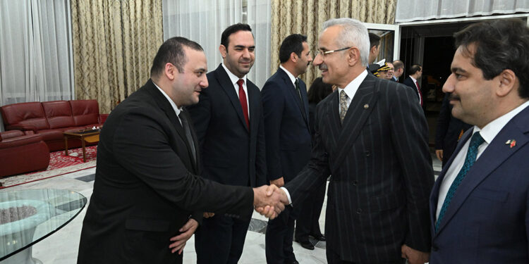 Bakan Uraloğlu Cezayir’de