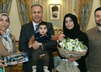 Bakan Yerlikaya, şehit kızı Kübra öğretmen ile görüştü