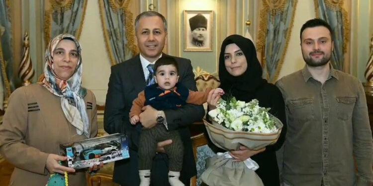 Bakan Yerlikaya, şehit kızı Kübra öğretmen ile görüştü