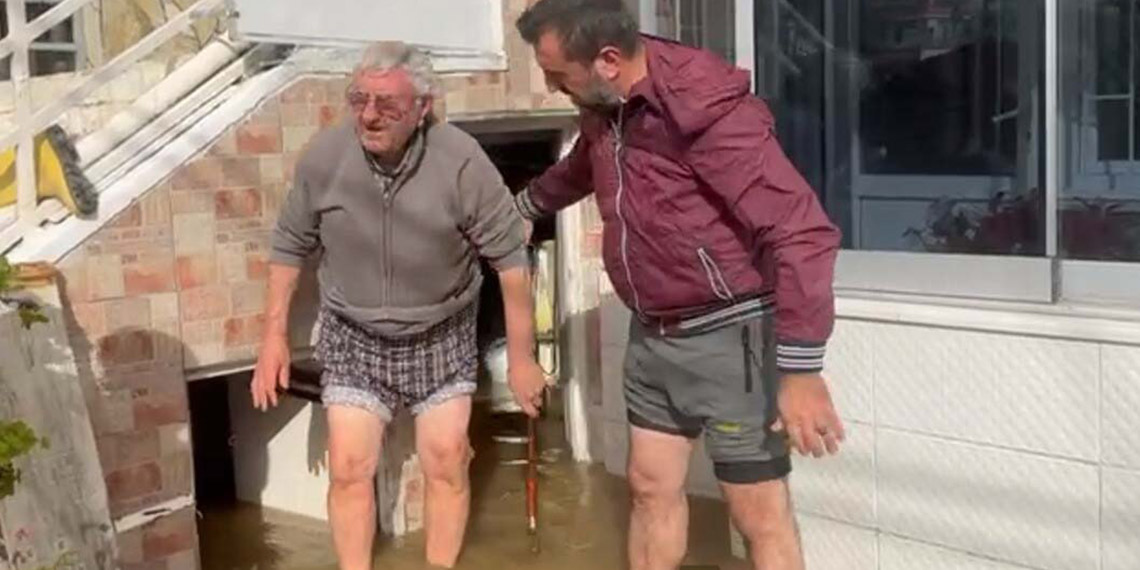 Balıkesir'de sağanak; 110 ev ve iş yerini su bastı