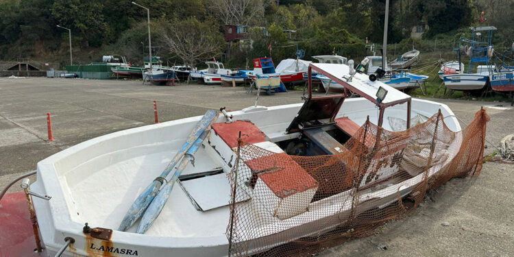 Bartın için fırtına uyarısı yapıldı, tekneler karaya alındı