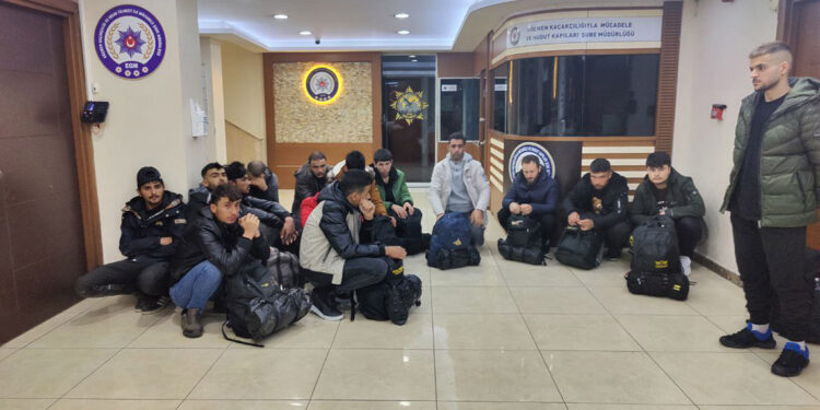 Başakşehir'de 20 kaçak göçmen yakalandı