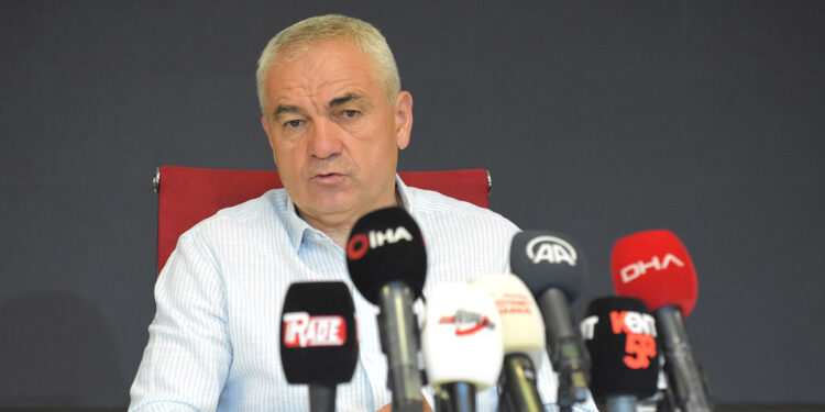 Beşiktaş'ın yeni teknik direktörü Rıza Çalımbay oluyor