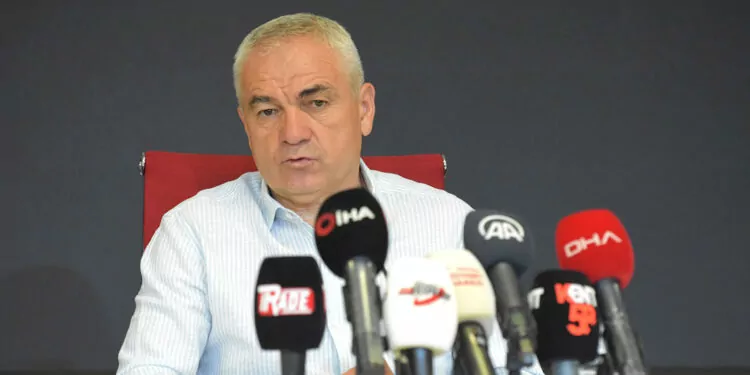 Beşiktaş'ın yeni teknik direktörü rıza çalımbay oluyor