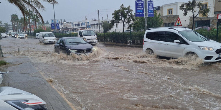 Bodrum'da fırtına ve sağanak