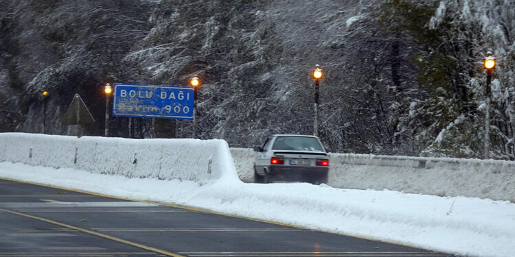 Bolu Dağı'nda kar yağışı durdu, ulaşım normale döndü