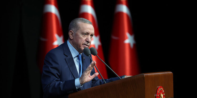 Bu tartışmada taraf değil hakem konumundayız