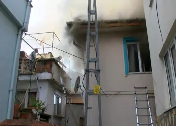 Bursa'da 2 katlı binada yangın; egemen bebek öldü