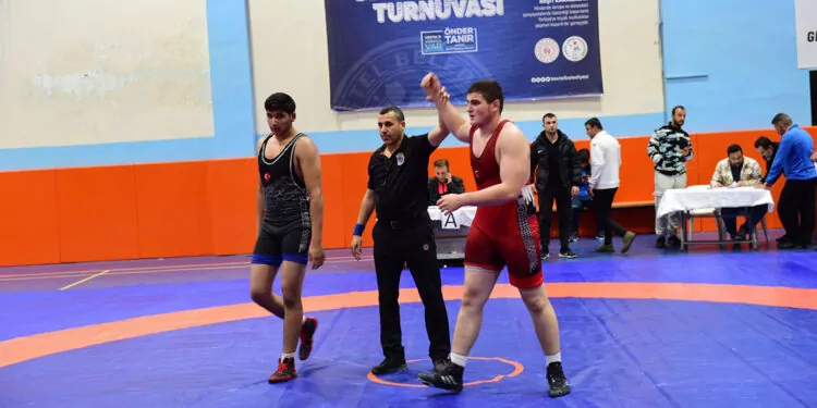 Bursa'da 'reşit karabacak güreş turnuvası'