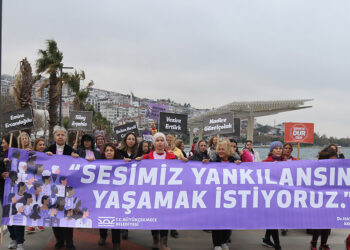 Büyükçekmece'de 'Şiddetle Mücadele Yürüyüşü'
