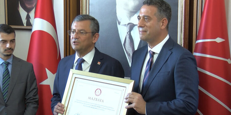 CHP Genel Başkanı özel mazbatasını aldı