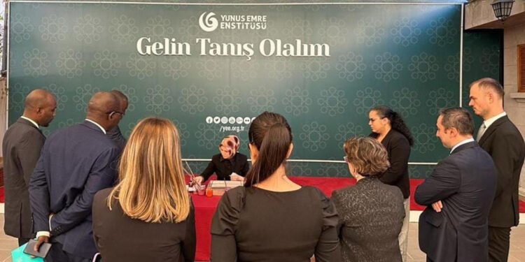 Çadlı diplomatlar, geleneksel Türk sanatını deneyimledi