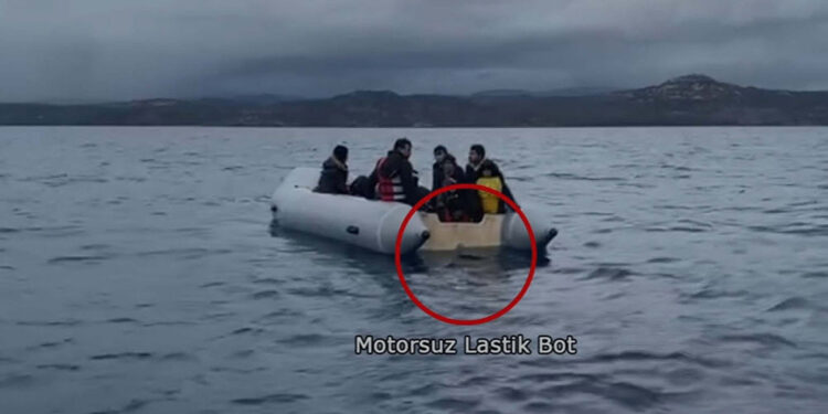 Çanakkale'de Yunanistan'ın ittiği 23 göçmen kurtarıldı