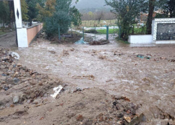Çanakkale'de sağanak; cadde ve sokaklar göle döndü