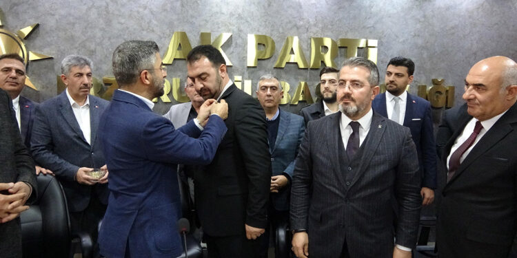 DEVA Partisi'nden istifa eden 800 kişi, AK Parti'ye katıldı