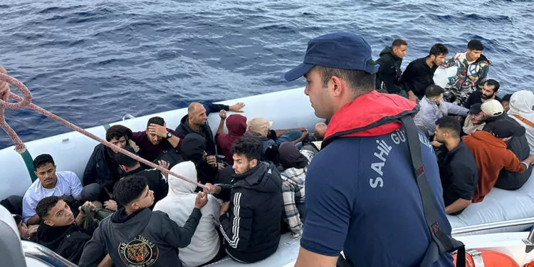 Datça'da 60 kaçak göçmen yakalandı