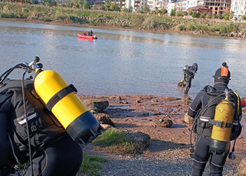 Dicle Nehri'ne atlayan kız kardeşlerden Zelin, aranıyor
