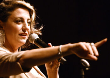 Dilek Türkan, şarkıları ZİÇEV’li çocuklar için söyledi