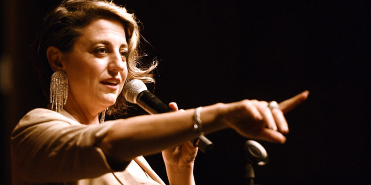 Dilek Türkan, şarkıları ZİÇEV’li çocuklar için söyledi