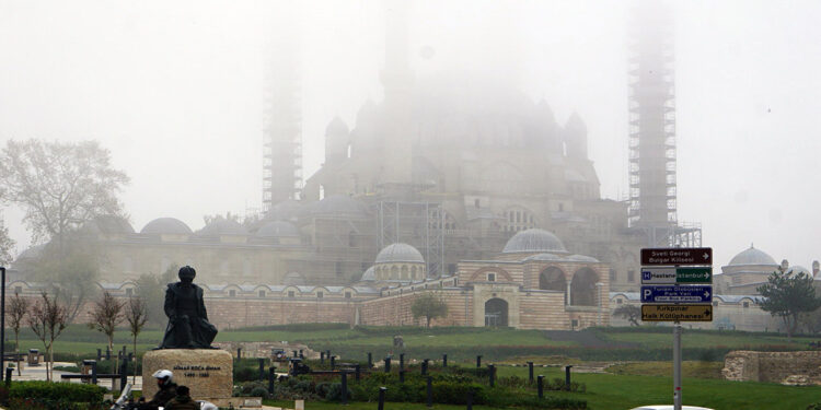 Edirne'de sis etkili oldu 