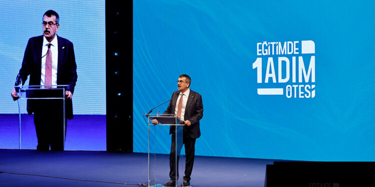 Eğitim insan yetiştirme düzeninin en dominant parçasıdır